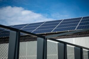 Ar saulės elektrinė apsimoka jūsų įmonei? Investicijos atsiperkamumo skaičiavimas